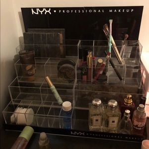 Makeup organizer